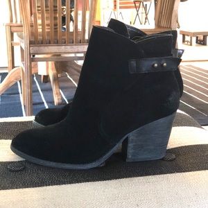 Fall Boots with stylish heel and strap